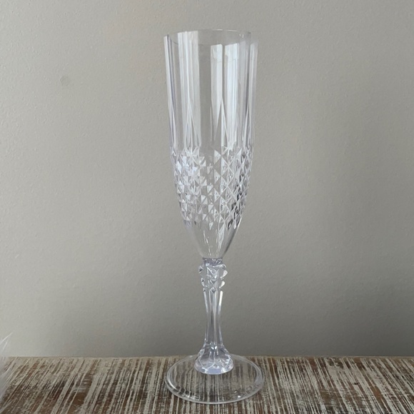 Patterned Plastic Champagne Flutes, 12 Ct, clear - Picture 2 of 7